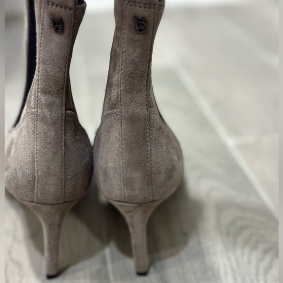 Veronica Beard Leeland Pointed Toe Chelsea Bootie Taupe Suede Size 9 - Picture 6 of 8